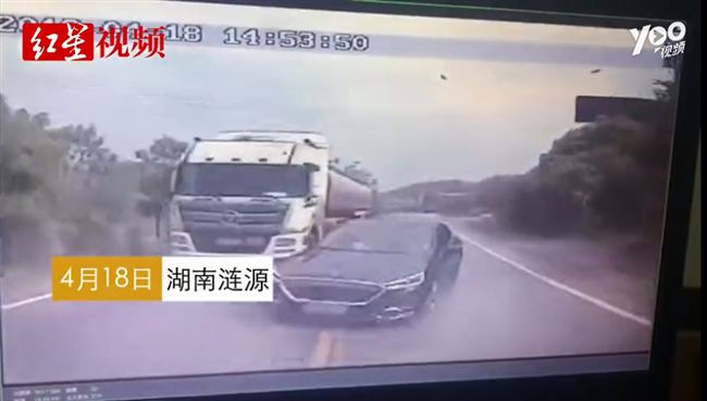 彎道逆向超車！遭油罐車巴士夾殺慘死