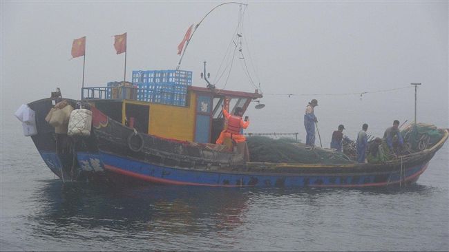 陸漁船偷越界闖台海域！海巡強硬扣押