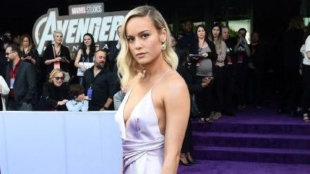 驚奇隊長太嗆辣！「深V側乳」洩春光