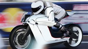 ▲Tom Hylton設計出仿生機械手臂。（圖／翻攝網站）