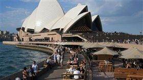 不明氣體外洩，雪梨歌劇院逾500人緊急疏散。（圖／翻攝海峽時報）