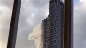 馬尼拉大樓出現空中瀑布（圖／翻攝自Micheal Rivo臉書）