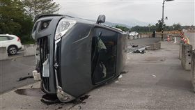 台9線拓寬 照明及警告標誌不足頻傳車禍省道台9線263.8公里馬蘭溝溪橋北側20日傍晚發生小客車翻車事故，一輛重型機車遭波及，所幸無人受傷。花蓮縣議會議長張峻表示，拓寬工程開始後，車禍事故飆升，施工單位恐怕難辭其咎。（花蓮縣警局提供）中央社記者李先鳳傳真　108年4月21日