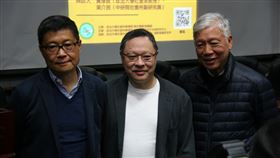 占中三子出席政大論壇2014年香港「占中」運動發起人戴耀廷（中）、陳健民（左）和朱耀明（右），29日上午出席國立政治大學社會科學院主辦的「雨傘運動與東亞民主展望」論壇。中央社記者繆宗翰攝　108年1月29日