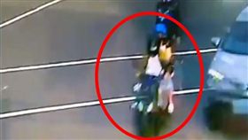 台北,大安,男嬰,車禍,機車,身亡,一家三口。翻攝畫面