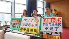 烏日會展中心朝多功能規劃 議員：恐淪為蚊子館針對烏日國際會展中心興建計畫，台中市政府朝多功能方向規劃，將變成多功能設施中心，台中市議員張家銨（左起）、蔡耀頡、李天生19日指出，在沒有可行性評估下，恐淪為蚊子館。中央社記者趙麗妍攝　108年4月19日