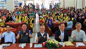 7縣市社區防汛交流 連結點線面自主防災桃竹竹苗中彰投7縣市20日在苗栗縣後龍鎮舉辦「水患自主防災社區交流」活動，各縣市社區防災成員齊聚一堂，分享社區防災及應變作法，苗栗縣長徐耀昌（前中）到場參與。（苗栗縣政府提供）中央社記者管瑞平傳真　108年4月20日