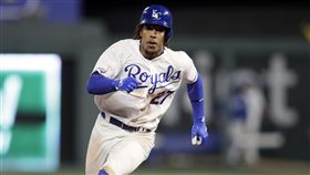 ▲孟德西（Adalberto Mondesi）趁暴投從二壘直奔本壘取分。（圖／美聯社／達志影像）