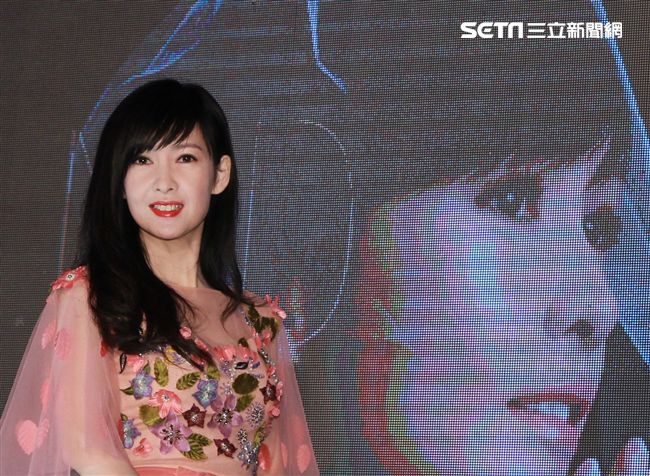 周慧敏出席30周年巡演台北站記者會。（記者邱榮吉/攝影）