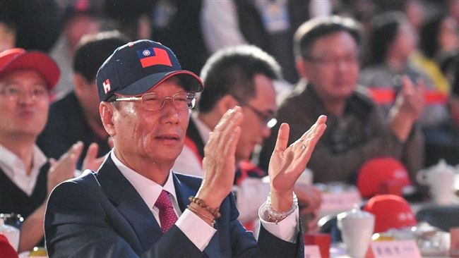 藍初選定調！郭董忙喊show國旗