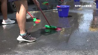 瘋玩刮鬍泡…學生弄髒街道　住戶氣炸