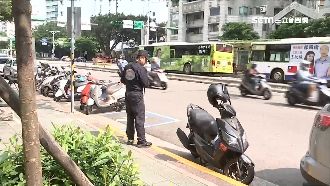 爸媽三貼撞休旅車　6月兒死眼前崩潰