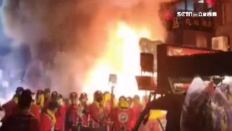 鞭炮炸轎迎媽祖！鑾轎竟瞬間起火