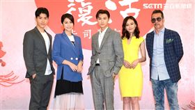 吳岳擎、任容萱、邱勝翊（王子）、姚以緹、黃仲昆出席《覆活》卡司發佈記者會。（圖／八大提供）