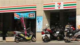 即日起新北市超商、連鎖咖啡騎樓禁菸。（圖／取自Google map）