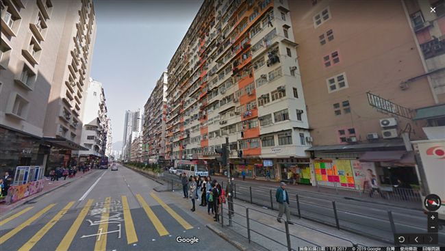 驚！餐廳裝潢中　竟發現一赤裸女…