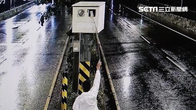 不滿超速被拍下　他用便利貼遮測速器