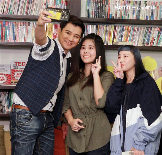 三立八點檔「炮仔聲」演員：陳志強、陳宇風、王宇婕、吳婉君與粉絲見面互動。（記者邱榮吉/攝影）