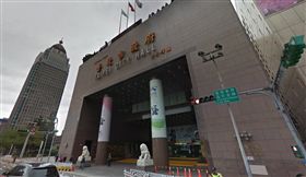 台北,台北市政府,自殘,中庭。翻攝自googlemap