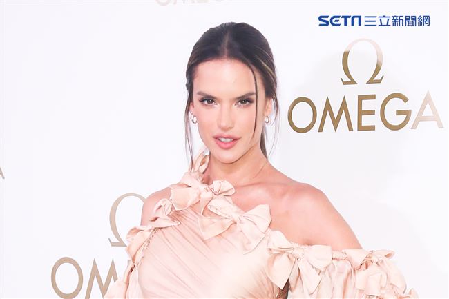 巴西超模「亞歷桑德拉·安布羅休」現身台北出席代言手表品牌。（記者林士傑/攝影）