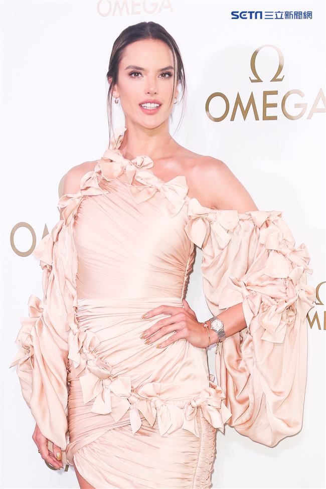 巴西超模「亞歷桑德拉·安布羅休」現身台北出席代言手表品牌。（記者林士傑/攝影）