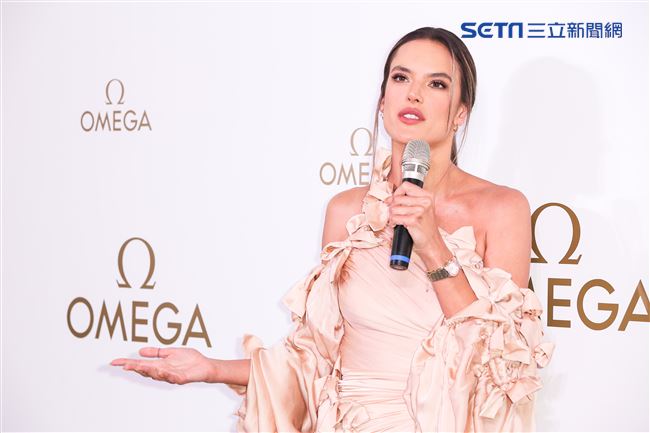 巴西超模「亞歷桑德拉·安布羅休」現身台北出席代言手表品牌。（記者林士傑/攝影）