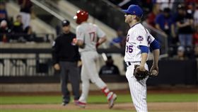 ▲費城費城人打者Rhys Hoskins開轟繞壘34.23秒史上最慢。（圖／美聯社／達志影像）