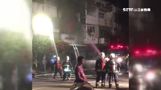 早餐店大火困2樓！鄰居架梯救屋主兒