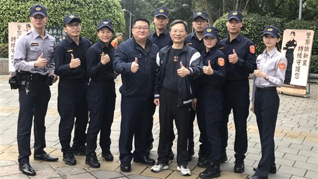 警辦運動會！分局長示範新制服好身手