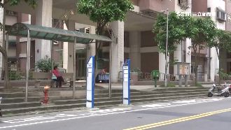 撿到刀！國中生路上「比劍」嚇壞路人