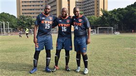 (16:9)史瓦帝尼在台留學生　齊聚陽明大學踢足球史瓦帝尼王國大使館13日首次舉辦運動會，超過200位史瓦帝尼在台留學生齊聚陽明大學，其中又以足球最為熱門。（陽明大學提供）中央社記者陳至中台北傳真　108年4月13日