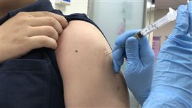 醫：20年沒重症死亡　別搶打麻疹疫苗麻疹疫情引發恐慌，麻疹疫苗一「針」難求。兒科權威醫師李秉穎23日表示，近20年來沒有人因麻疹導致重症、死亡，呼籲民眾別搶打疫苗。中央社記者張茗喧攝  107年4月23日