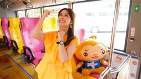 台灣好行大溪快線 5/1高鐵站直達大溪老城桃園市政府觀光旅遊局為增加民眾遊覽桃園時的便利性，5月1日起台灣好行慈湖線將改為大溪快線，屆時結合車站旅服人員、公車外語環境、外語景點導覽，共同打造國際友善乘車環境。（桃園市政府觀光旅遊局提供）中央社記者邱俊欽桃園傳真　108年4月26日