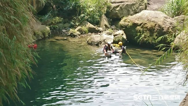 屠夫失聯兩週　今臉黑腳綁石頭浮水面
