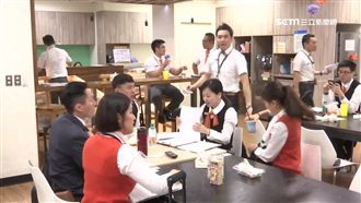 沙發躺椅專人叫醒　揭密高鐵休息室