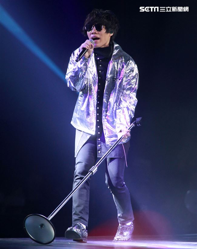 盧廣仲「大人中」11周年小巨蛋演唱會。（記者邱榮吉/攝影）