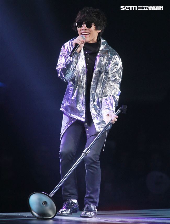 盧廣仲「大人中」11周年小巨蛋演唱會。（記者邱榮吉/攝影）