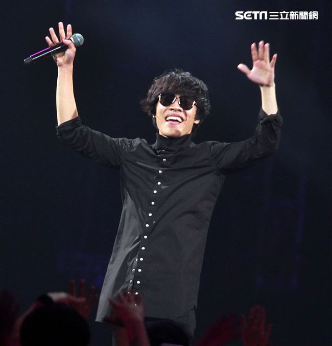 盧廣仲「大人中」11周年小巨蛋演唱會。（記者邱榮吉/攝影）