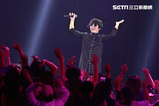 盧廣仲「大人中」11周年小巨蛋演唱會。（記者邱榮吉/攝影）