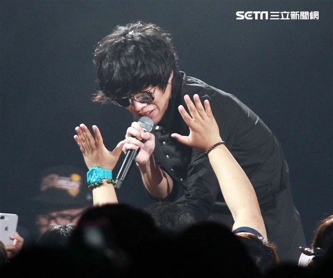 盧廣仲「大人中」11周年小巨蛋演唱會。（記者邱榮吉/攝影）