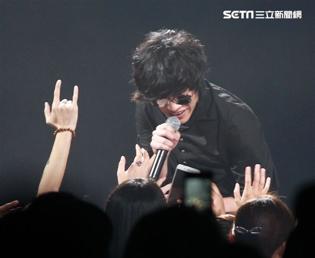 盧廣仲「大人中」11周年小巨蛋演唱會。（記者邱榮吉/攝影）