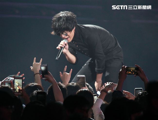 盧廣仲「大人中」11周年小巨蛋演唱會。（記者邱榮吉/攝影）