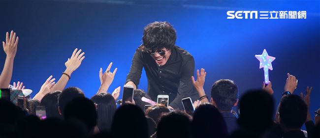 盧廣仲「大人中」11周年小巨蛋演唱會。（記者邱榮吉/攝影）