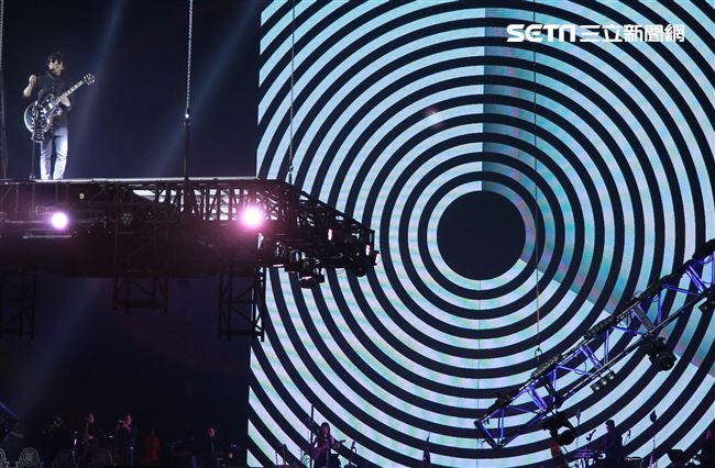 盧廣仲「大人中」11周年小巨蛋演唱會。（記者邱榮吉/攝影）