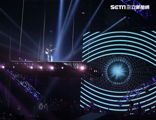 盧廣仲「大人中」11周年小巨蛋演唱會。（記者邱榮吉/攝影）