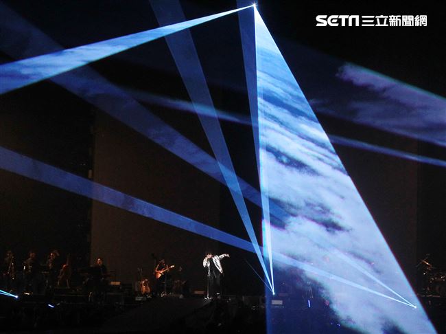 盧廣仲「大人中」11周年小巨蛋演唱會。（記者邱榮吉/攝影）