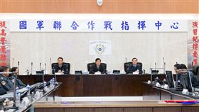 嚴德發宣布　漢光35號兵推落幕漢光35號電腦輔助指揮所演習，國防部長嚴德發26日在國軍聯合作戰指揮中心聽取簡報後，宣布指揮所演習結束，也再次強調保密重要性，演習資料絕對不可以外洩。（軍聞社提供）中央社記者游凱翔傳真　108年4月26日