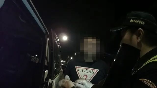 遭警搜出毒果汁包　毒蟲：會判多久？