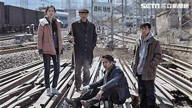 彭昱暢（右）演出電影《大象席地而坐》演技備受好評。（圖／friDay影音提供）