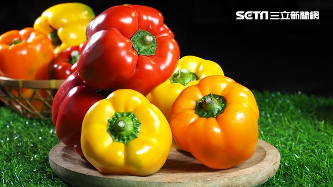 用「蟲」養的彩椒！居然清脆又多汁